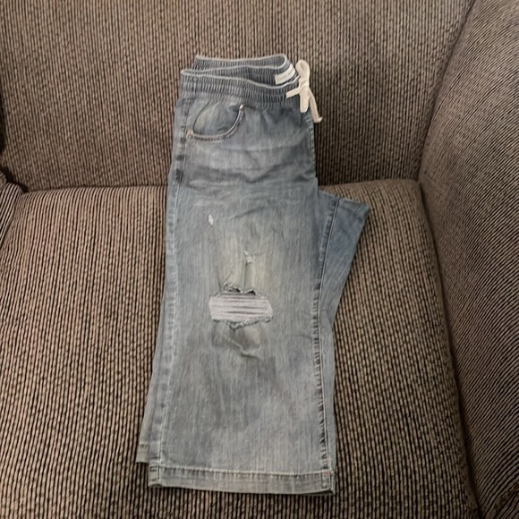 Lane Bryant: Pull on Wide Leg Capri Jean - Destructed - Picture 3 of 10